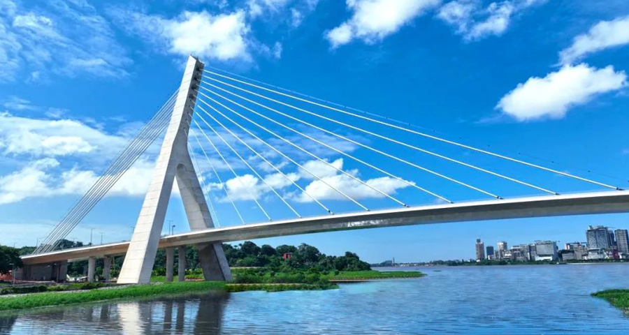 科特迪瓦总统为科科迪斜拉桥竣工通车剪彩.jpg