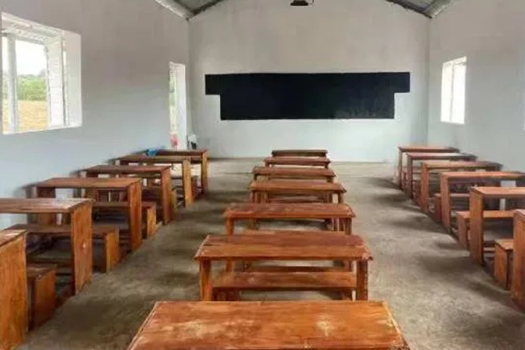 几内亚:中国路桥援建的Dar-es-Salam社区小学交付使用1.jpg