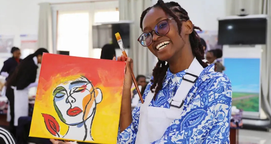非洲之星举办国际妇女节绘画活动.jpg